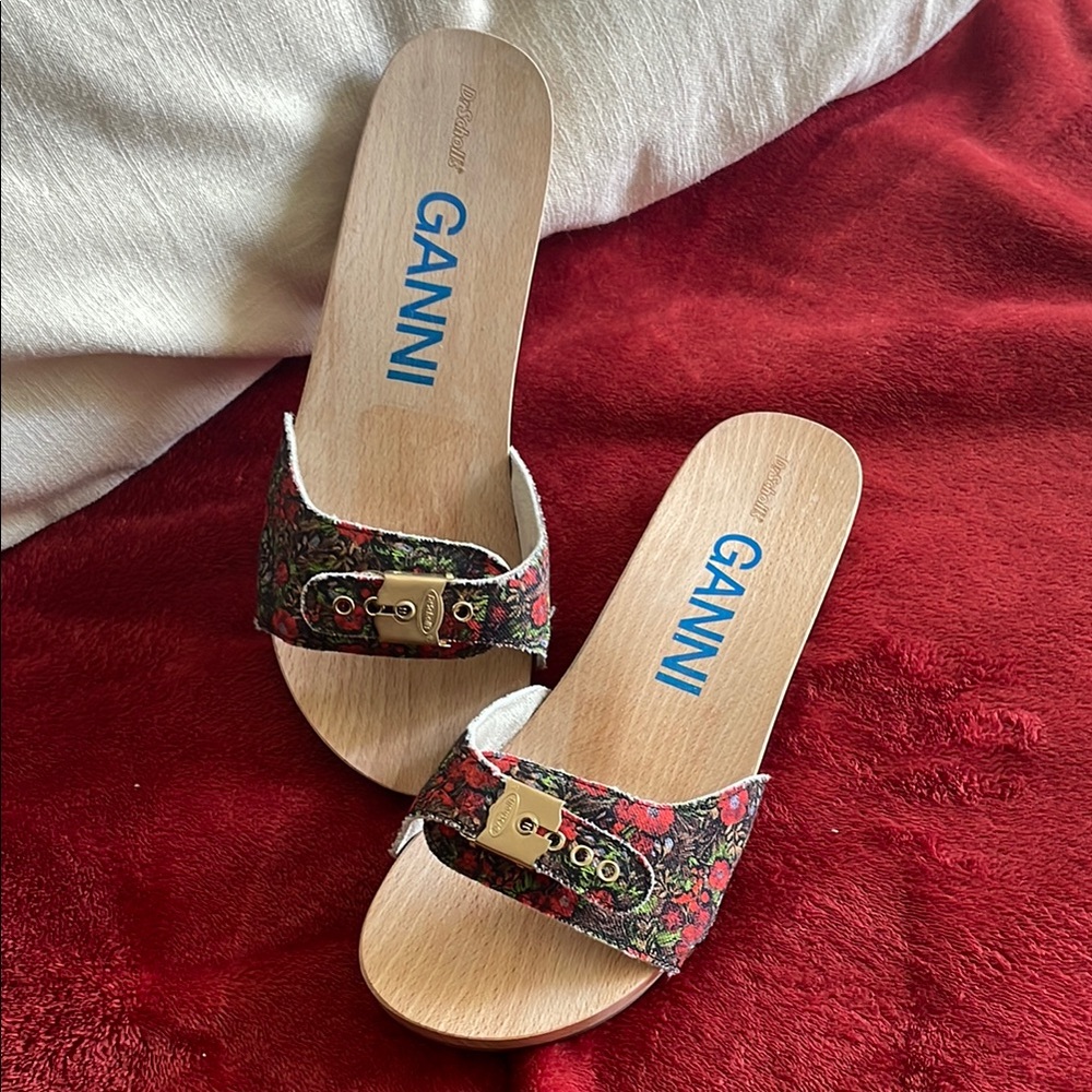 NWOT GANNI Women's Floral wooden Sandals
